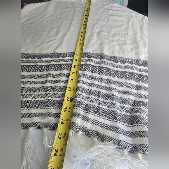 Cream and Gray Patterned Fringe Shawl Size OS - Picture 11 of 11